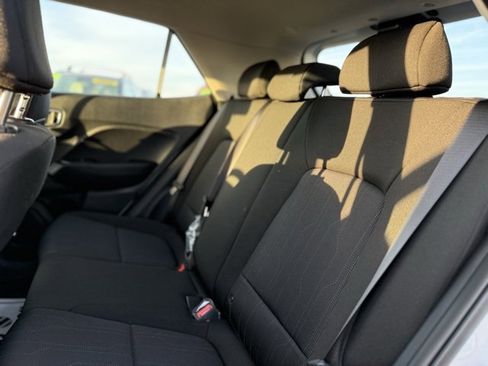 Certified 2025 Hyundai Venue SE image 10