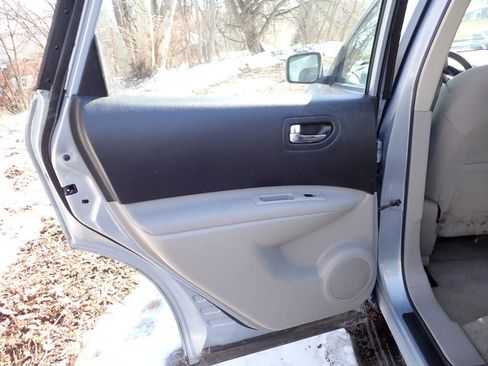 Used 2014 Nissan Rogue S image 26