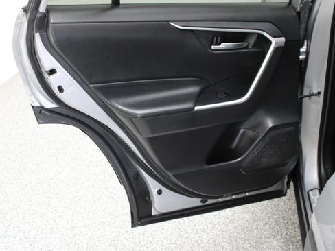 Used 2022 Toyota RAV4 XLE AWD/4WD image 25