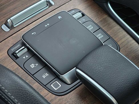 Used 2025 Mercedes-Benz GLS 580 4MATIC image 33