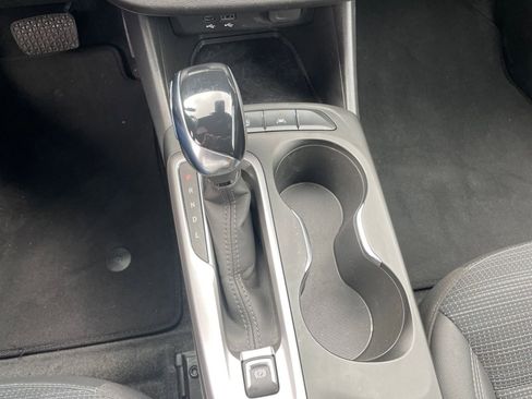 Used 2025 Buick Envista Preferred image 44