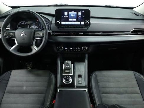 Used 2023 Mitsubishi Outlander SE FWD image 13