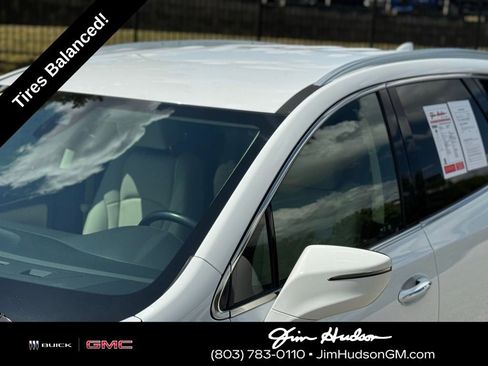 Used 2023 Buick Enclave Essence image 10