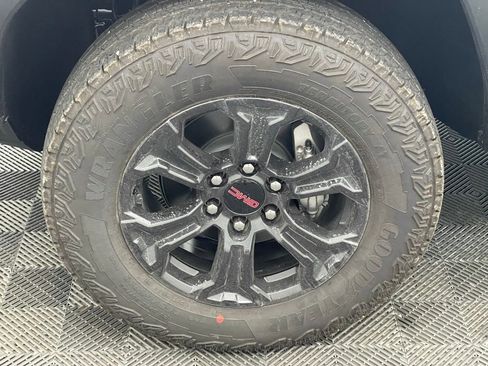 New 2025 GMC Canyon Elevation w/ Convenience Package image 19