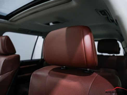Used 2021 Lexus LX 570 4WD w/ Luxury Package image 38
