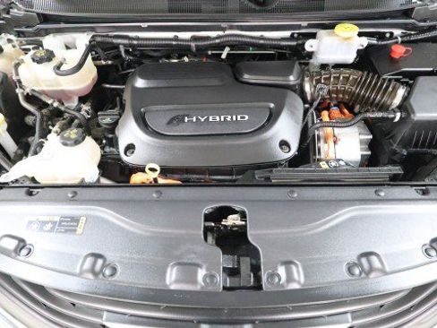 Used 2018 Chrysler Pacifica Touring-L FWD image 25
