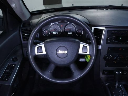 Used 2010 Jeep Grand Cherokee Laredo w/ Popular Equipment Group AWD/4WD image 18