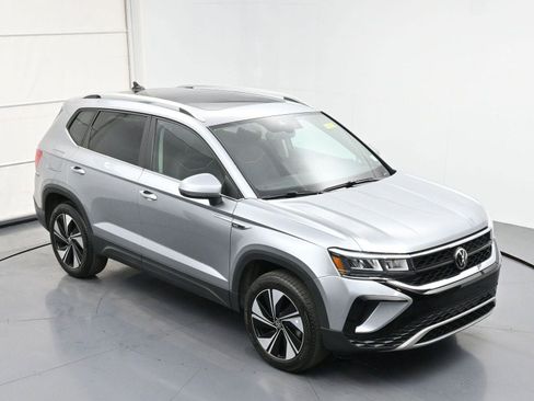 Used 2023 Volkswagen Taos SE w/ Panoramic Sunroof Package image 34