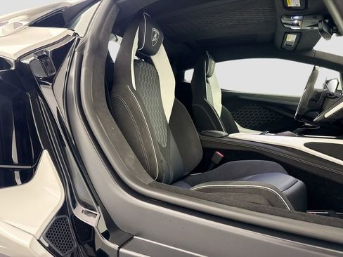 Used 2024 Lamborghini Revuelto image 26