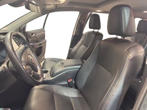 Used 2017 Toyota Highlander Limited image 15
