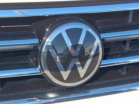 Used 2022 Volkswagen Tiguan SEL R-Line image 37