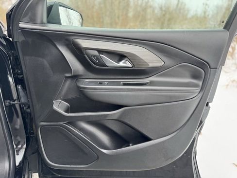 Used 2023 GMC Terrain SLT image 18