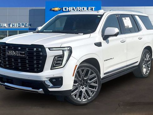 Used 2025 GMC Yukon Denali Ultimate AWD/4WD image 3