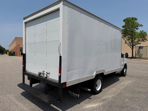 Used 2018 Ford E-350 and Econoline 350 Super Duty w/ Power Windows & Locks Group RWD image 4