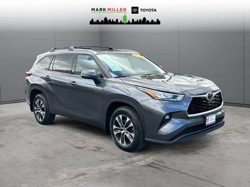 Certified 2020 Toyota Highlander XLE image 7