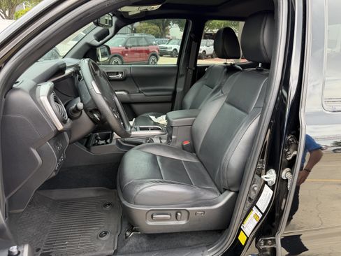 Used 2023 Toyota Tacoma Limited RWD image 16
