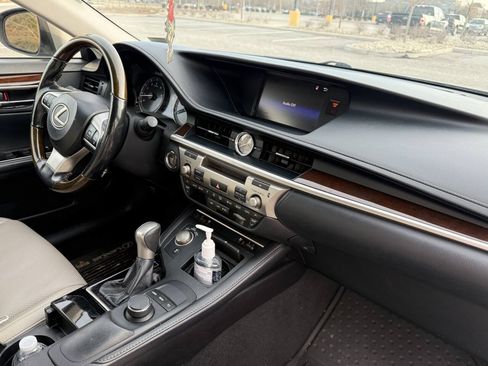Used 2016 Lexus ES 350 w/ Premium Package w/Wood Trim FWD image 9