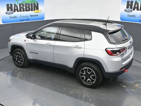 Used 2025 Jeep Compass Trailhawk AWD/4WD image 24