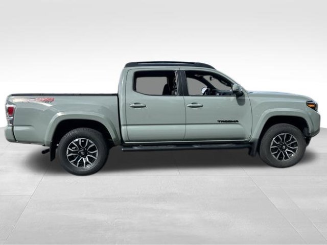 Used 2022 Toyota Tacoma TRD Sport w/ TRD Premium Sport Package AWD/4WD image 6