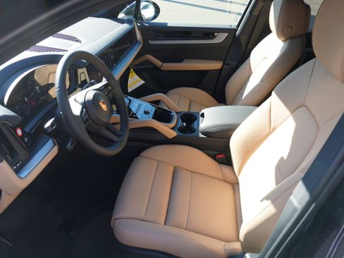 New 2026 Porsche Cayenne image 5