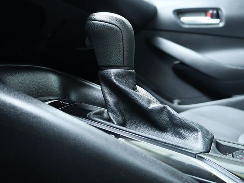 Used 2021 Toyota Corolla LE image 48