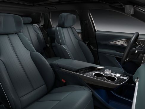 New 2025 Cadillac Lyriq Sport image 27