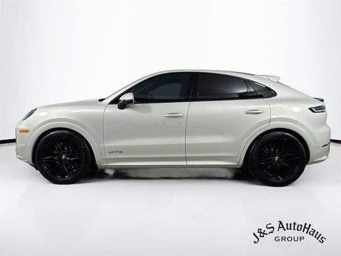 Used 2025 Porsche Cayenne GTS AWD/4WD image 4