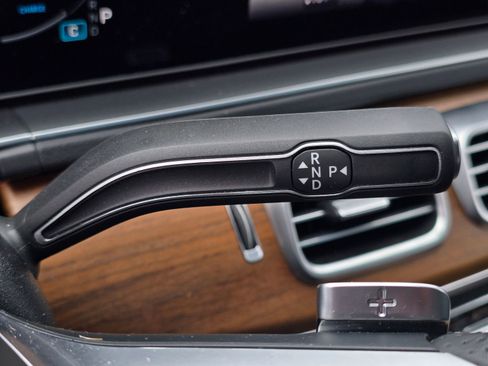 Used 2024 Mercedes-Benz GLS 450 4MATIC image 17