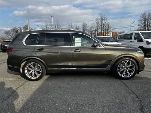 Used 2024 BMW X7 xDrive40i image 4