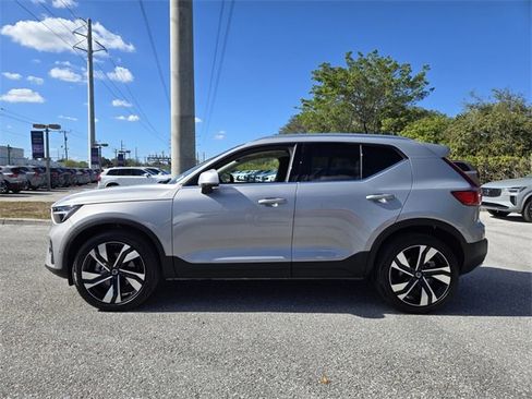 Certified 2024 Volvo XC40 B5 Plus w/ Protection Package Premier image 4