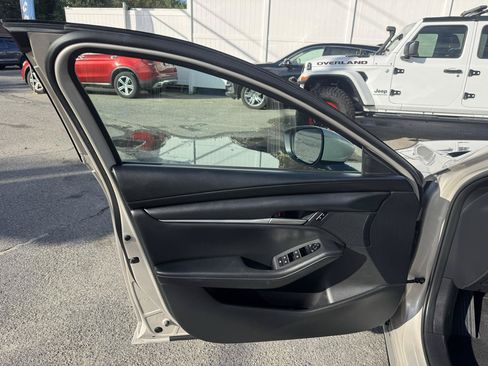 Used 2023 MAZDA MAZDA3 s FWD image 14