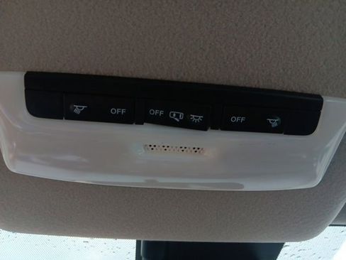 New 2025 Nissan Versa SR w/ Trunk Package image 19