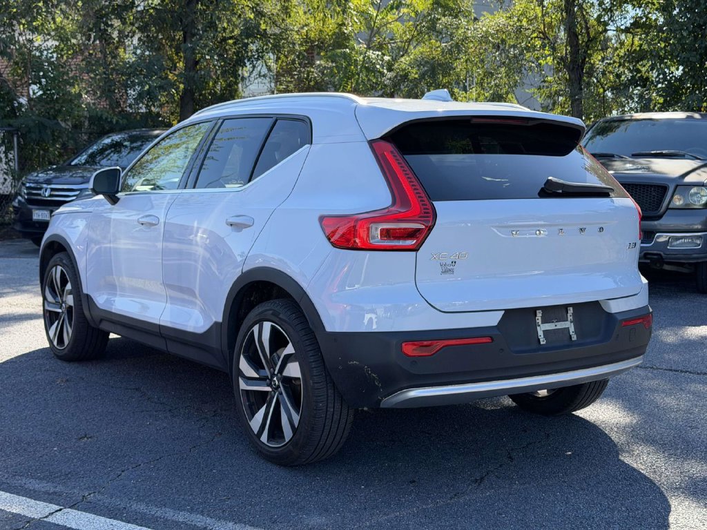 Used 2024 Volvo XC40 B5 Ultimate w/ Protection Package Premier AWD/4WD image 3