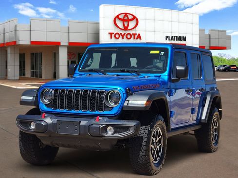 Used 2025 Jeep Wrangler Unlimited Rubicon w/ Convenience Group AWD/4WD image 2