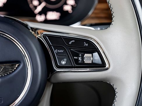 Used 2024 Bentley Bentayga AWD/4WD image 23