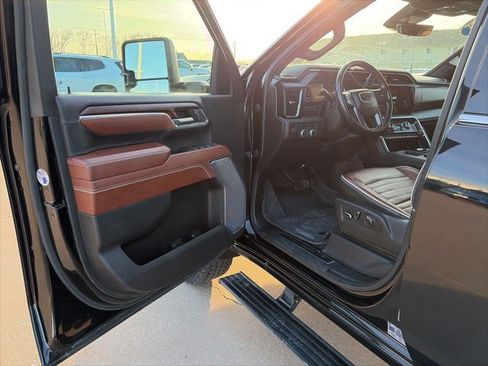 Used 2024 GMC Sierra 2500 Denali Ultimate image 11