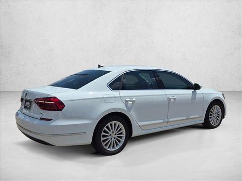 Used 2017 Volkswagen Passat 1.8T SE FWD image 5