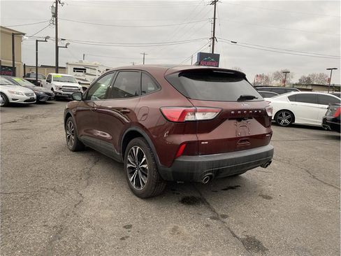 Used 2021 Ford Escape SE w/ SE Sport Appearance Package image 8