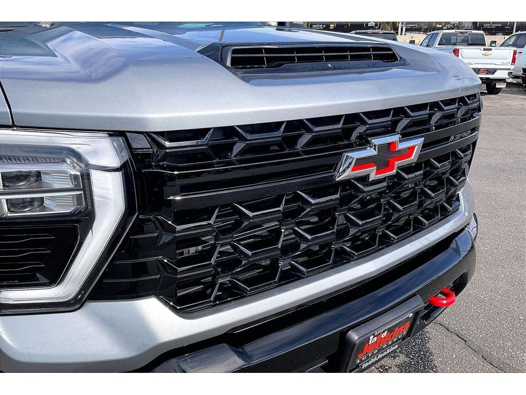 Used 2024 Chevrolet Silverado 2500 ZR2 w/ Technology Package AWD/4WD image 32