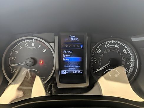 Used 2019 Toyota Tacoma TRD Sport image 25