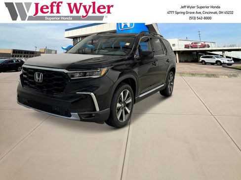 New 2025 Honda Pilot Touring image 1