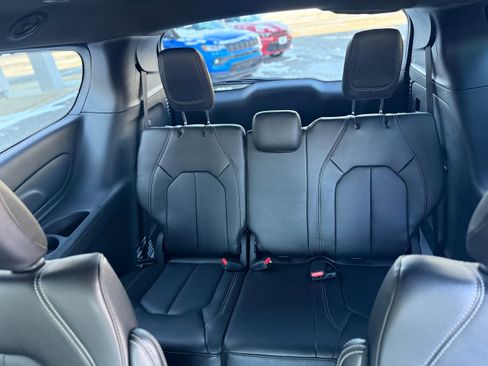 New 2026 Chrysler Pacifica Select FWD image 11