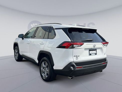 Used 2025 Toyota RAV4 XLE AWD/4WD image 4