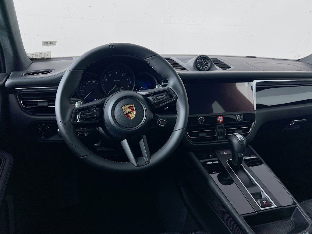 Certified 2026 Porsche Macan AWD/4WD image 25