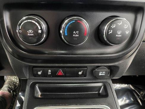 Used 2016 Jeep Patriot High Altitude FWD image 23