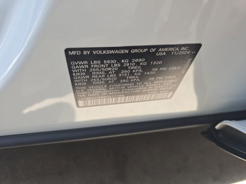 Used 2025 Volkswagen Atlas SEL AWD/4WD image 38