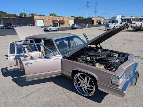 Used 1990 Cadillac Brougham image 63