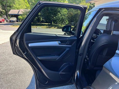Used 2018 Audi SQ5 Premium Plus image 28