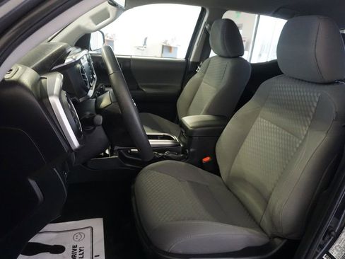 Certified 2023 Toyota Tacoma SR5 AWD/4WD image 17