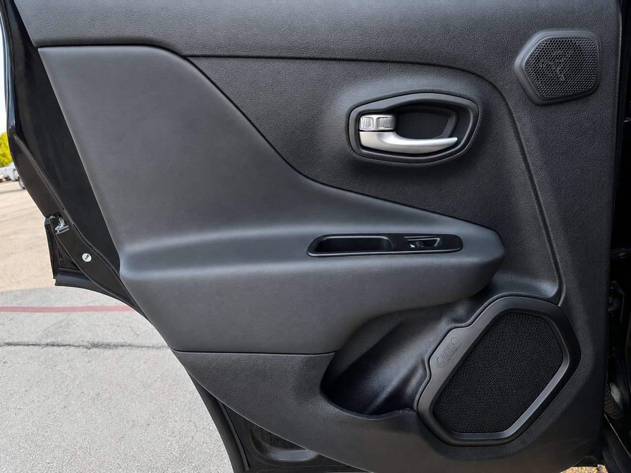 Used 2023 Jeep Renegade Altitude w/ Sun/Sound Group AWD/4WD image 32